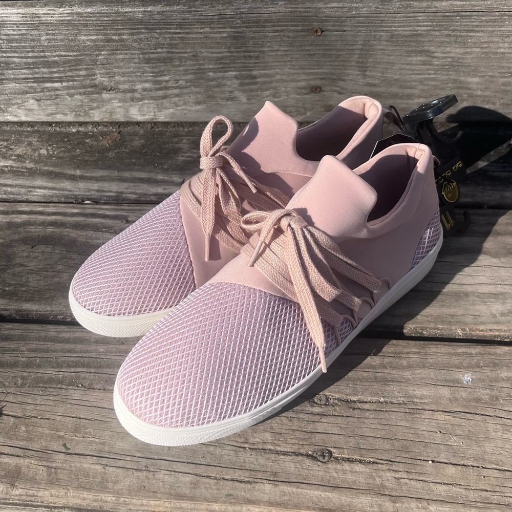 BIG BUDDHA WOMENS 11 ATHLETIC SHOES NWT